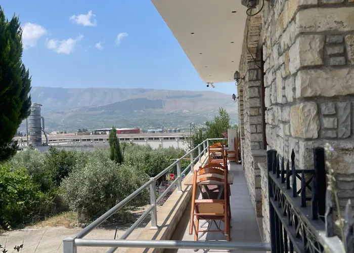 Apartment Stone House Berat Dushnik