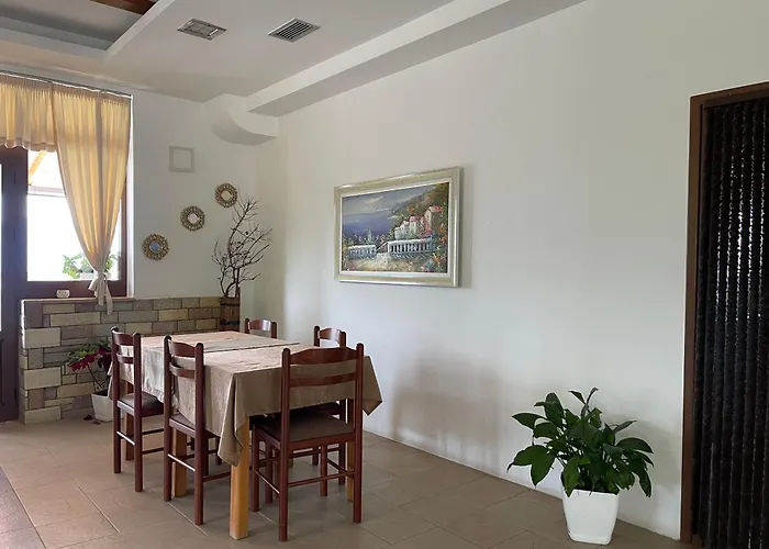 Stone House Berat Apartment