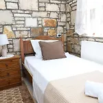 Stone House Berat 아파트 Dushnik