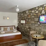 Stone House Berat Dushnik