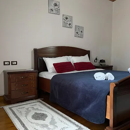 Stone House Berat Apartman *