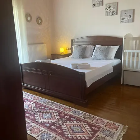 Stone House Berat Apartamento
