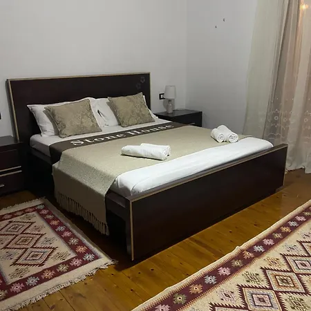 Stone House Berat Apartamento *